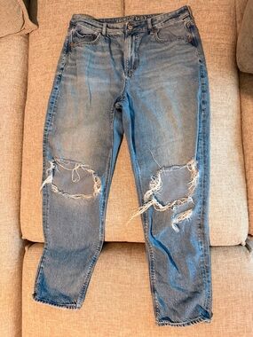 American Eagle Outfitters Light Blue Distressed Boyfriend Jeans